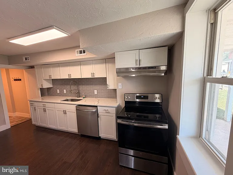 15 W Frederick St #A — Photo 4
