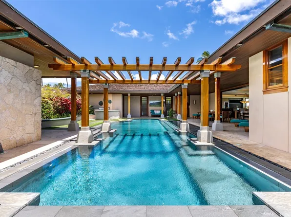 396 Dune Cir, Kailua, HI 96734