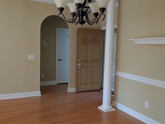 Front Entrance/Dining Area