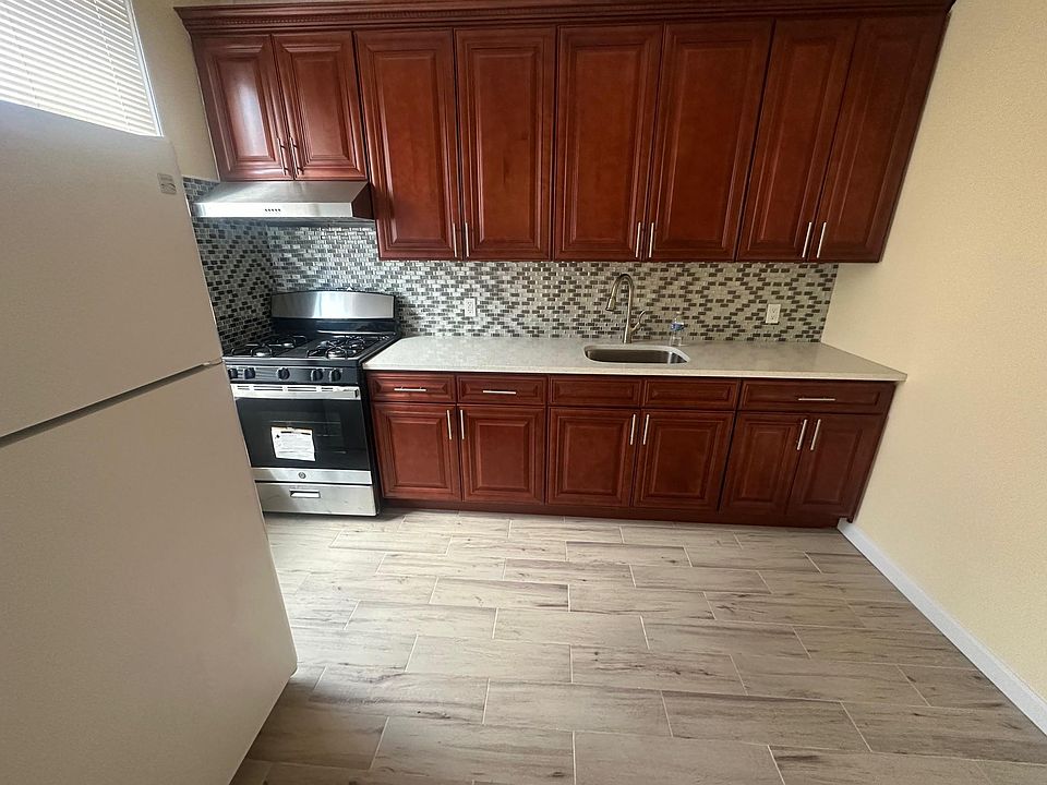 1st image of 21115 Jamaica Ave #3