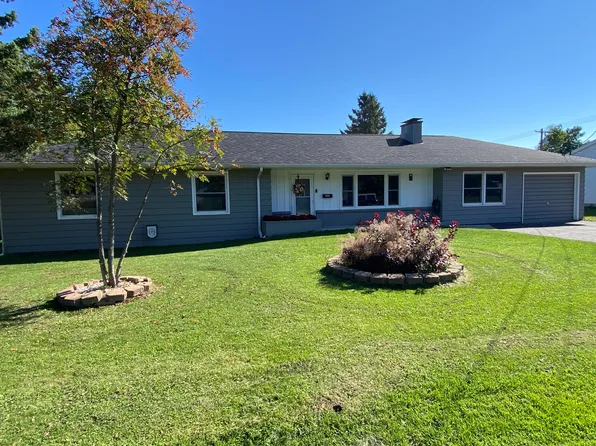 1609 Young St, Sault Sainte Marie, MI 49783