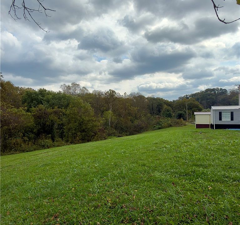 2nd image of 1422 Strawberry Rd