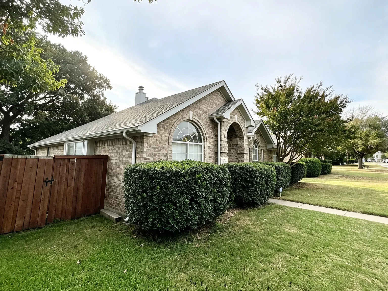 4 bed, 1804 sqft, $2,599 — Photo 2