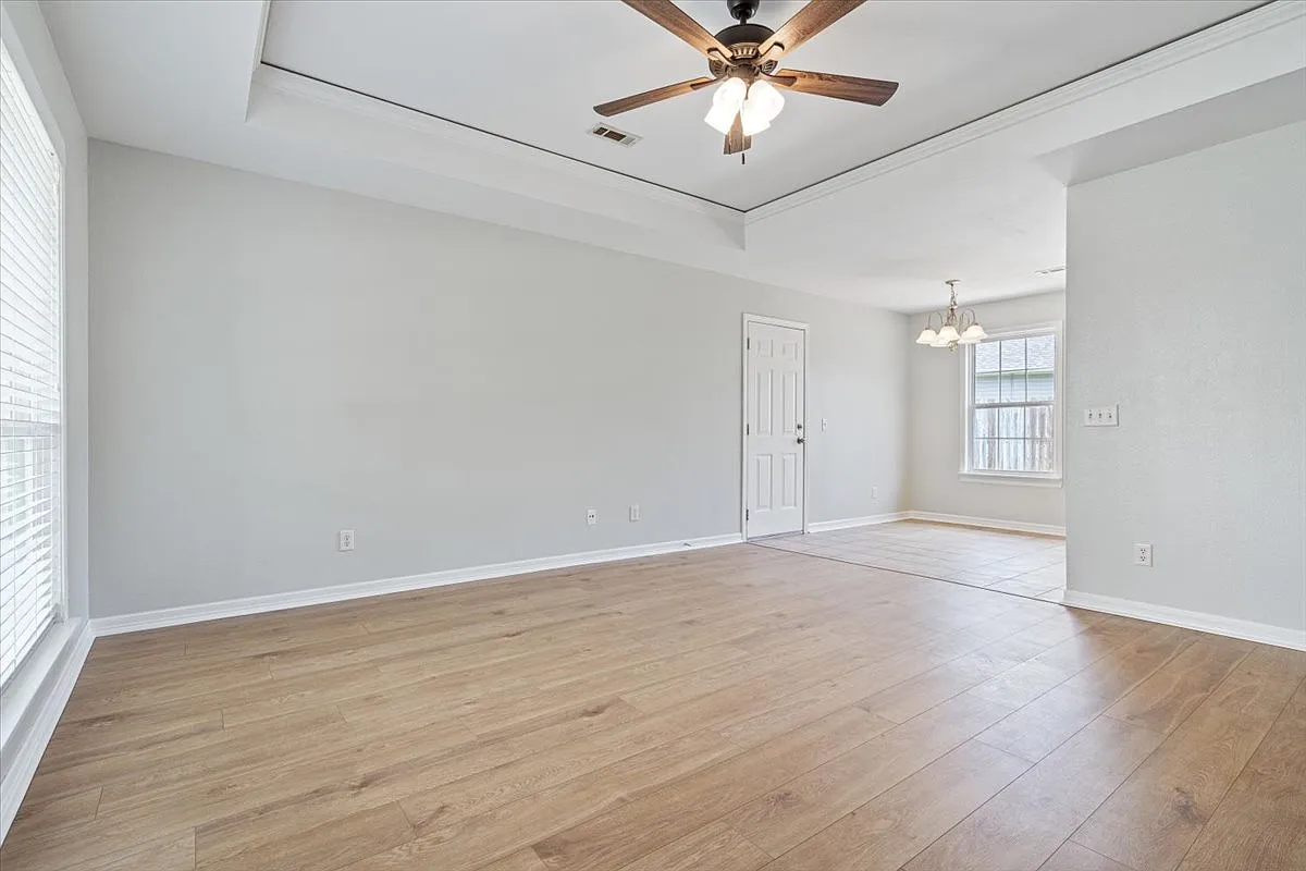 3 bed, 1342 sqft, $1,875 — Photo 3