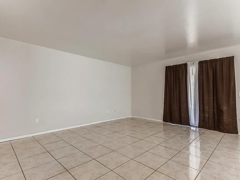 6809 S 39th Ln — Photo 9