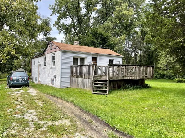 2183 Regina Rd, Akron, OH 44320