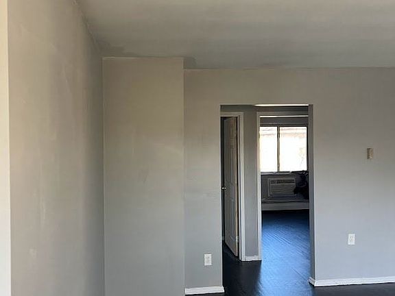 2nd image of 4846 Yarmouth Pl APT 2