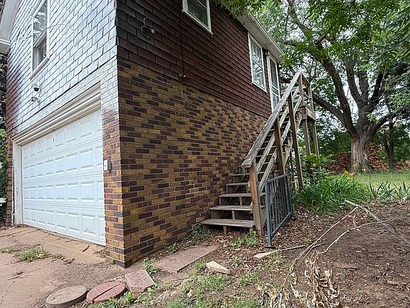 3rd image of 1002 W Wabash Ave