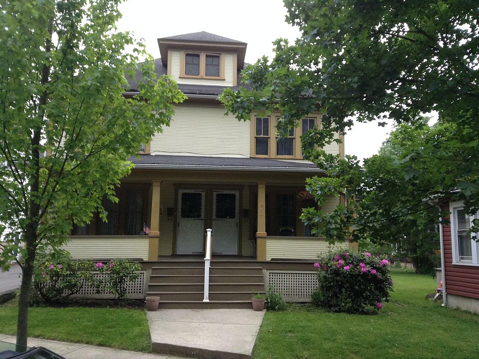 2nd image of 822 Edgehill Dr