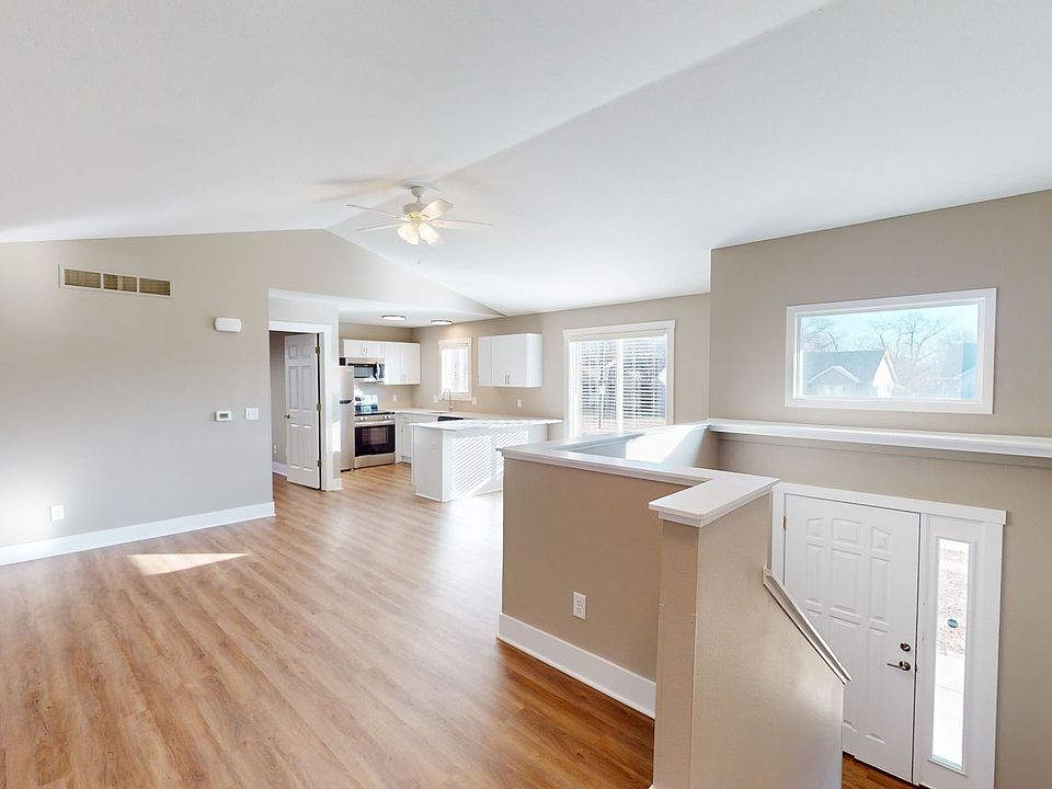 1st image of 3309 Emerald Dr