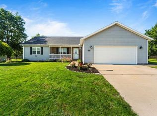 509 Landen Ln, Fisher, IL 61843