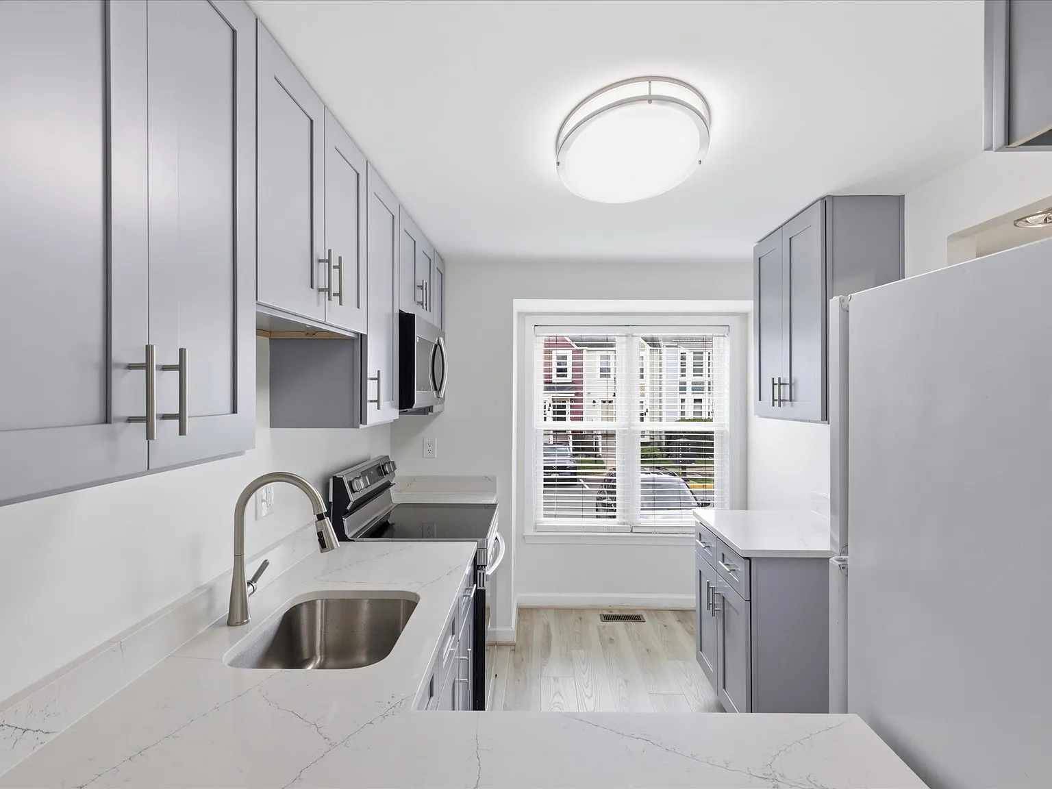 3 bed, 2.5 bath, 1638 sqft, $3,000 — Photo 3
