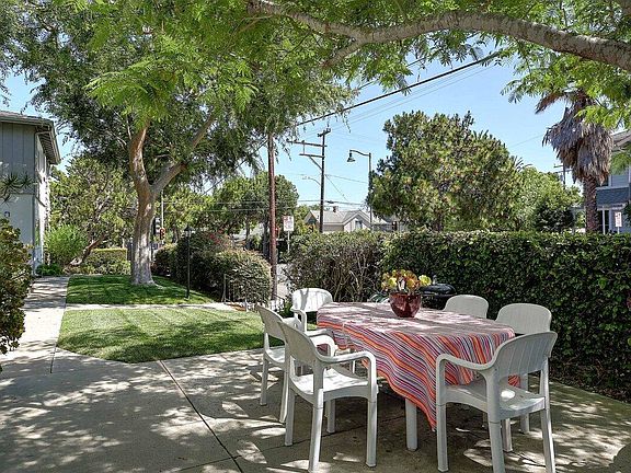 4th image of 1610 De La Vina St #7