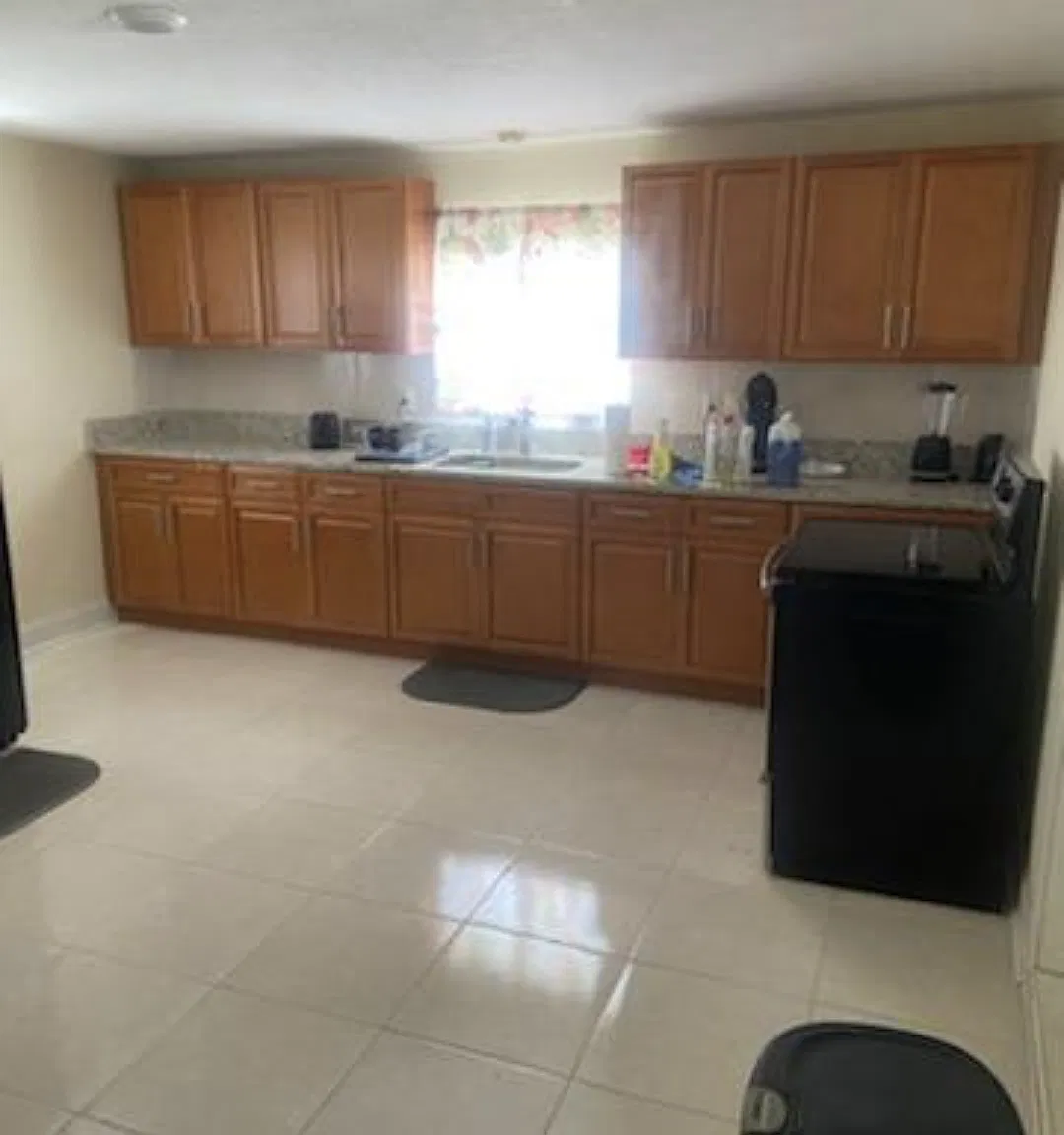 3 bed, 1400 sqft, $1,800 — Photo 2