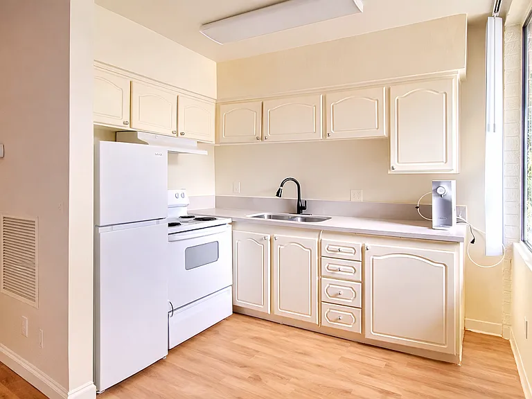 503 S La Fayette Park Pl #104 — Photo 5