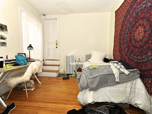 5th image of 54 Egmont St APT 002