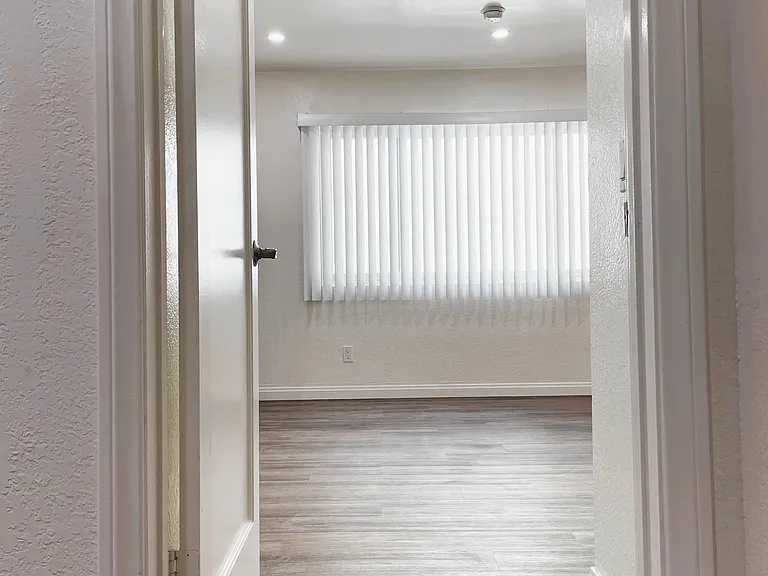 515 S Hobart Blvd #9 — Photo 18