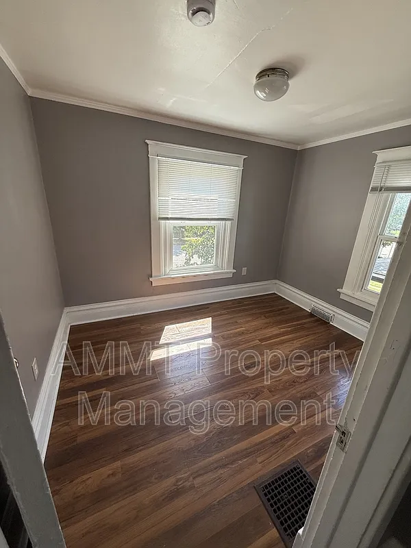 4 bed, 1.0 bath, 1485 sqft, $850 — Photo 2