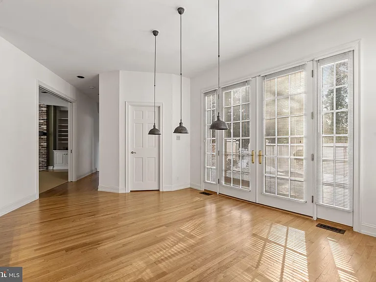841 Mount Moro Rd — Photo 21