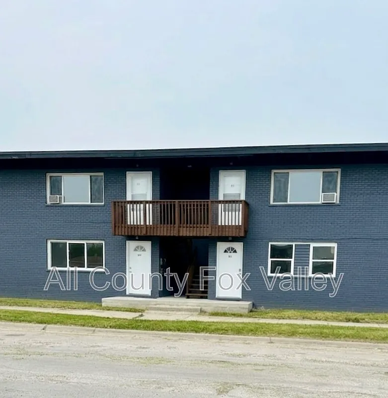2 bed, 1.0 bath, $1,050 — Photo 1