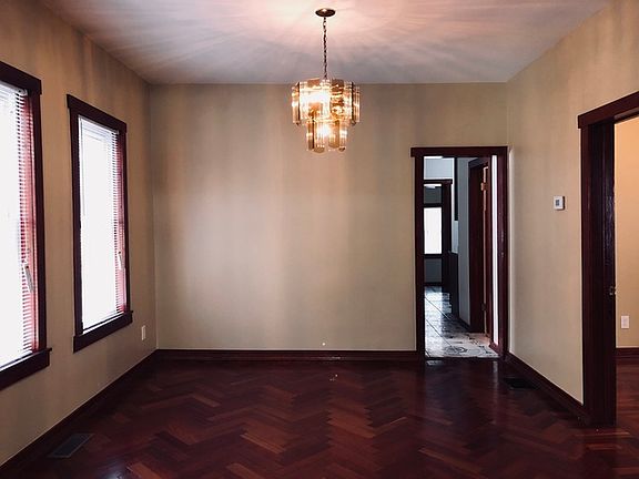 3rd image of 1034 N Karlov Ave