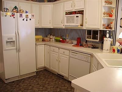 Convenient bar w/ stools