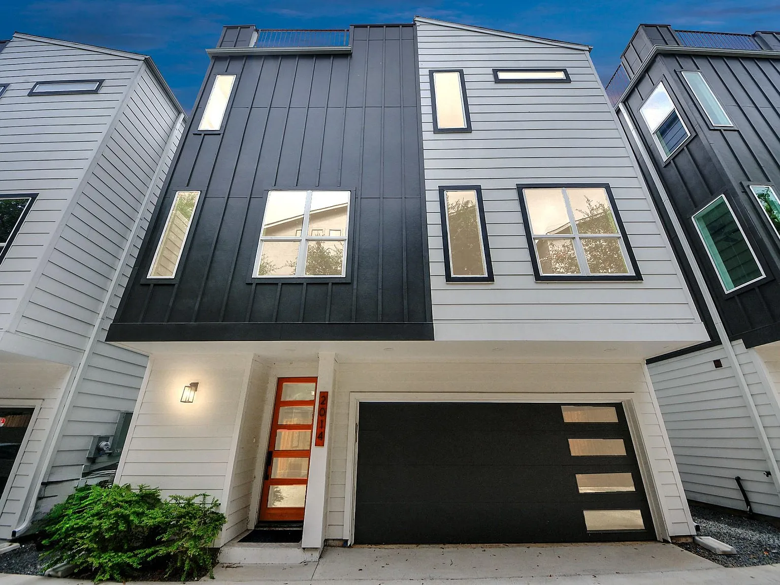 4 bed, 4.0 bath, 2610 sqft, $3,400 — Photo 2
