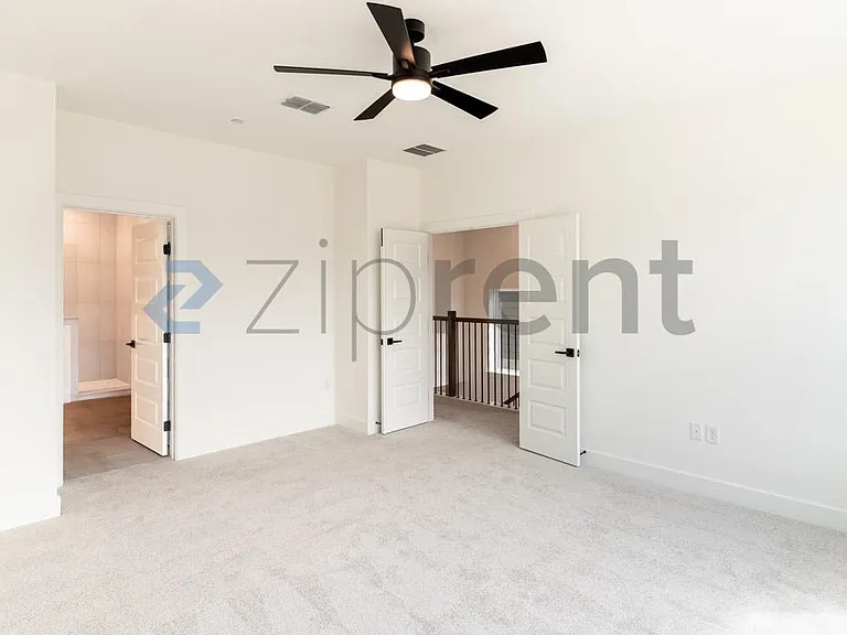 1016 Brickell Loop #B — Photo 8