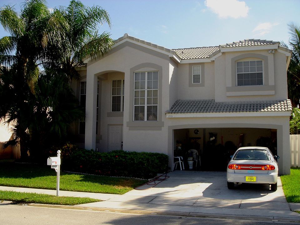 1st image of 1001 SW 101st Ter