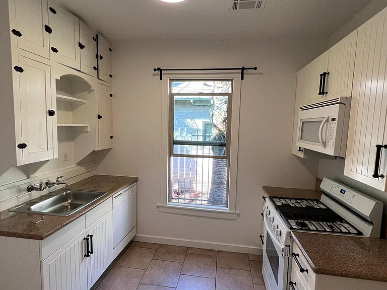 1031 E Palm Ln — Photo 18