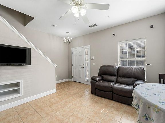 5th image of 2964 SW 35th Pl APT 71