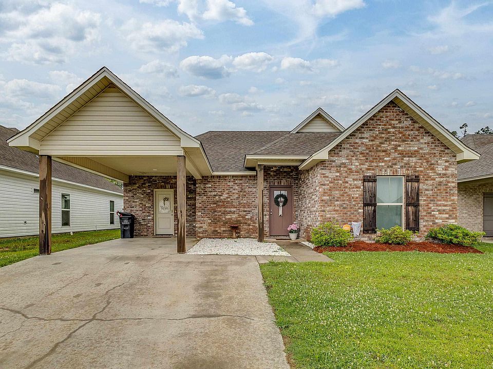 1st image of 132 Yellow Pine Dr