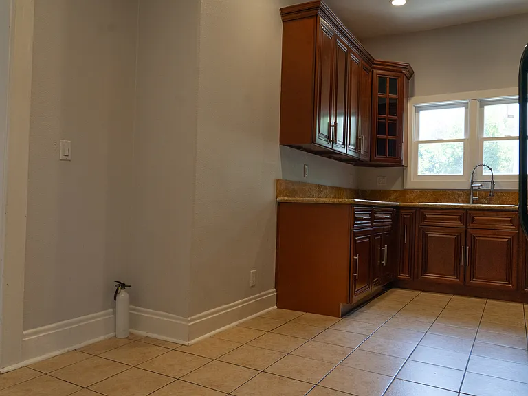 2820 Manitou Ave — Photo 13