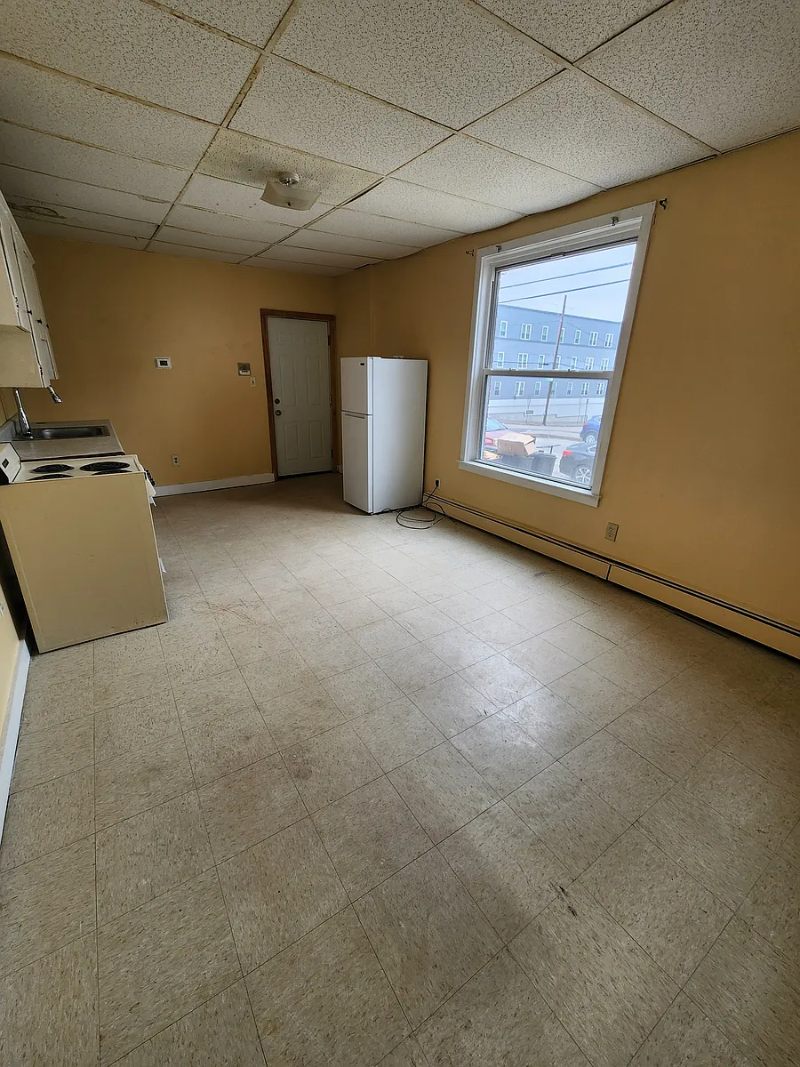 Building Photo - 85 Pine St #2