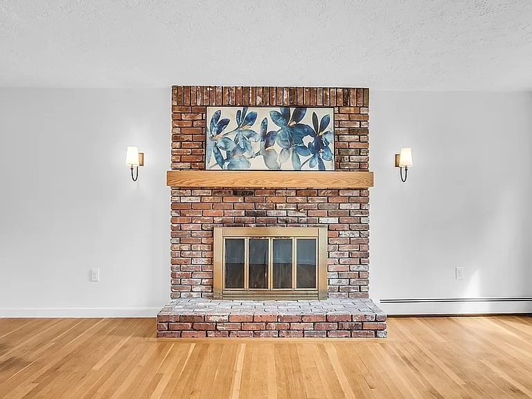 Lantern Ln — Photo 8