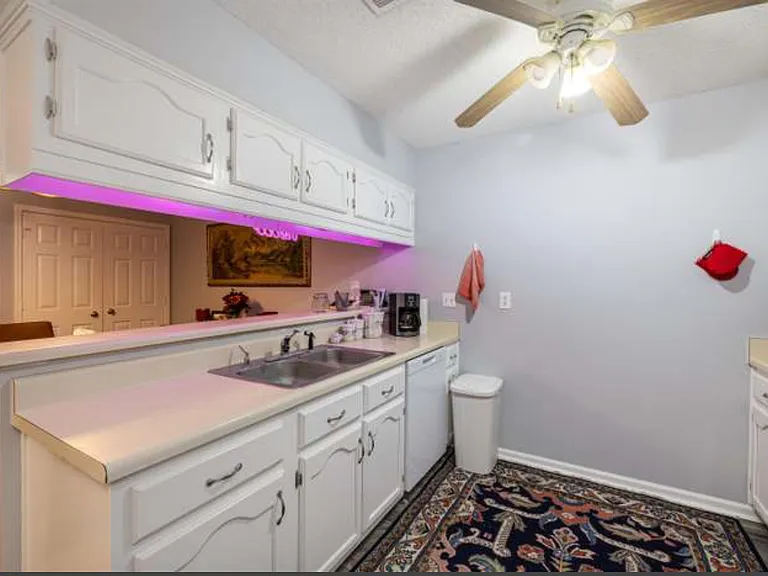 5844 Ashridge Pl — Photo 6