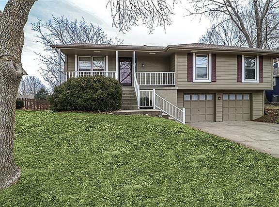 2nd image of 1213 NE Birchwood Dr