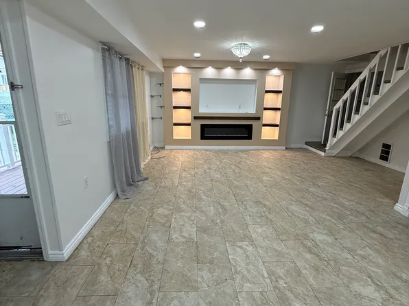 31 Greentree Ln, Staten Island, NY 10314