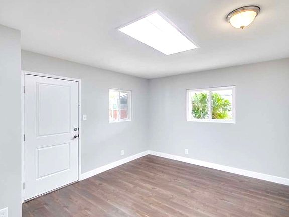 4th image of 5058 Kilkee St