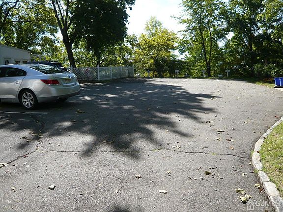 4th image of 67 Hillside Ave