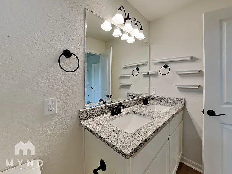 2230 Sandlewood Cv #102 — Photo 9