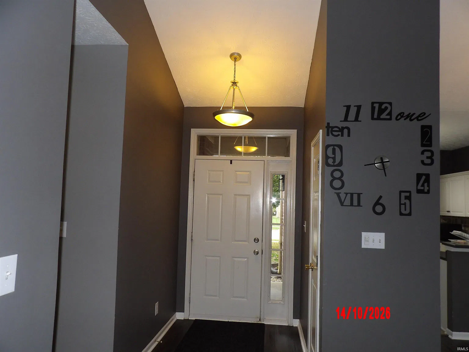 3 bed, 2.0 bath, 1407 sqft, $2,400 — Photo 2