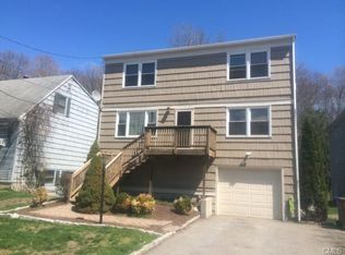 31 Middle Ave, Shelton, CT 06484