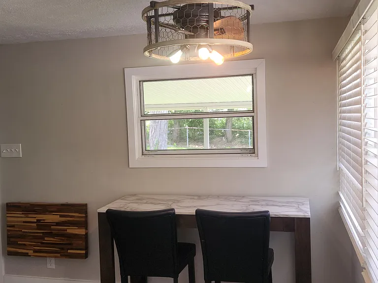 1124 Exter Dr — Photo 9