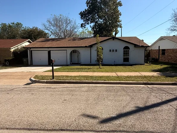 6808 Constitution Dr, Watauga, TX 76148