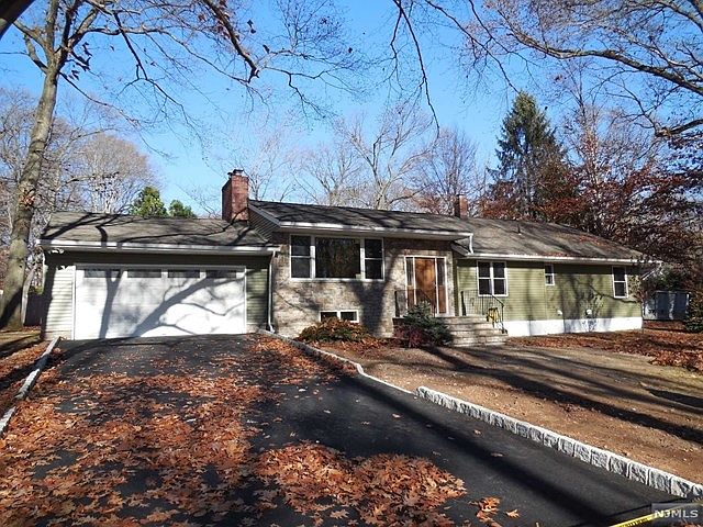 1st image of 6 Fairhaven Dr