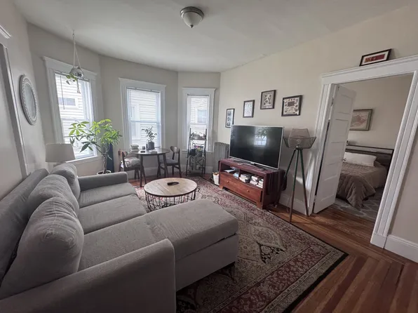 28 Belknap St #1, Somerville, MA 02144