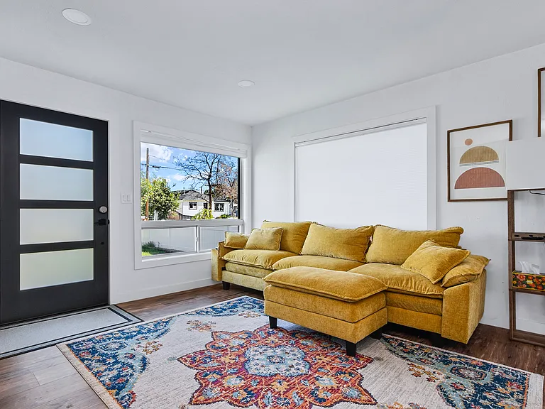 1309 W Melrose St — Photo 5