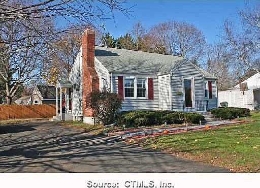 2nd image of 3067 Main St