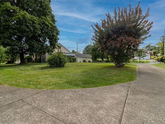 4th image of 610 37th Street Ext